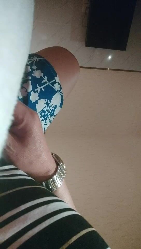 2022-5-20【老王1探花】真实搞足疗女，大波浪风骚御姐，拨开内裤用屌磨蹭，搞的湿湿无套插入