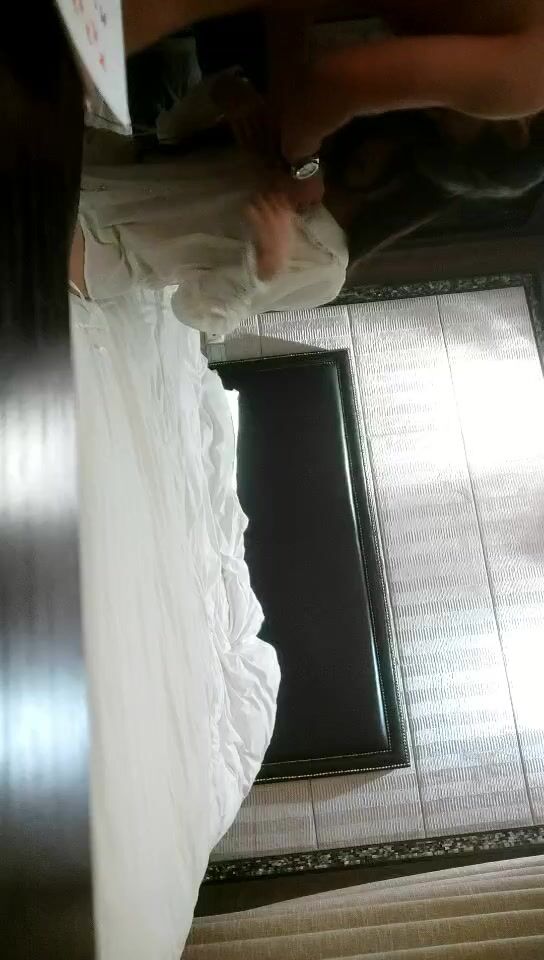 2022-10-9【无情的屌丶】探花大圈极品尤物，甜美长相美少女，细腰美臀，被大屌后入尽情输出