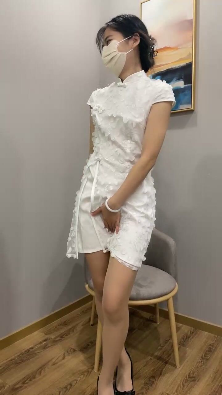 新人骚御姐的自慰表演！肉丝美腿展示！半脱下丝袜假屌磨穴，抽插肥穴浪叫，翘起屁股爆插菊花