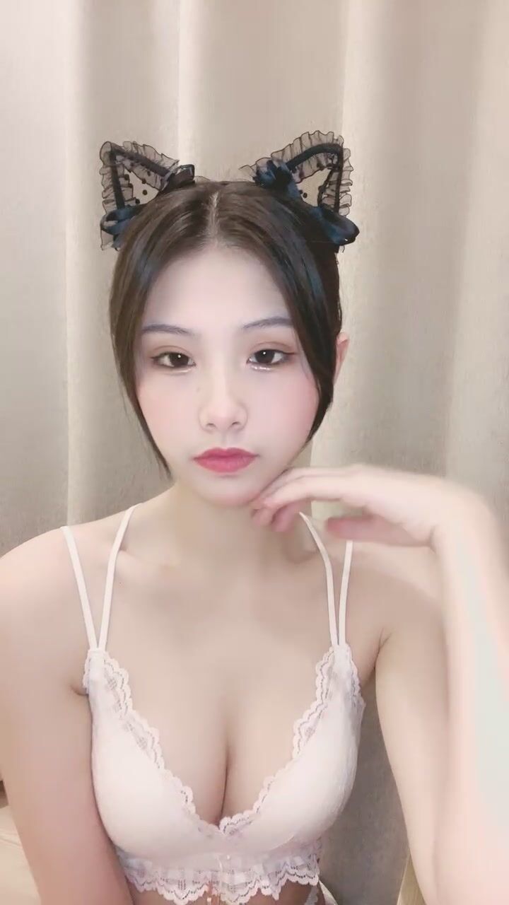 含泪痛哭~小仙女 【纯欲小小白】首次下海被大叔无套抽插艹~极度诱惑