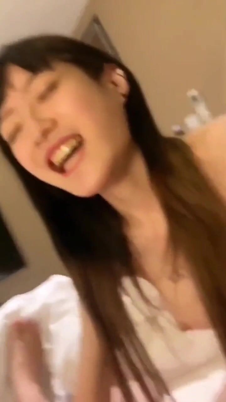 漂亮美眉上位啪啪 好大好可怕 啊啊 好不容易进去了 大奶子 稀毛鲍鱼 被操的很舒坦