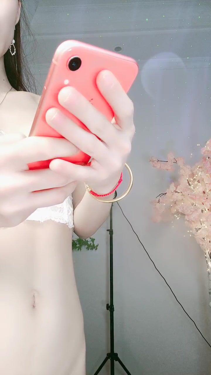 高挑颜值女神 白净~扭腰抖舞~在线招嫖撩骚~跑车加V可约~全国空降~好美好想艹