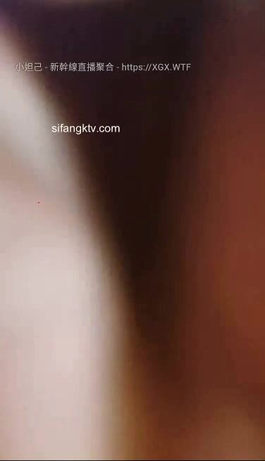 街头的美女，捡到宝，【都说要校服】，暗拍2场经典之战，气质不错小姐姐 不看后悔，各种特写看逼逼-1 (1)