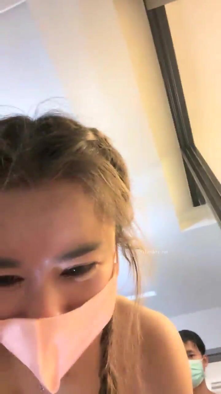 7-30最新流出美女健身达人~翘臀桃桃 夜店找牛郎吃双份春药后首次3P被两个猛男轮干~疯狂喷水-翘臀桃桃7-30