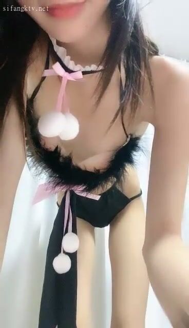 新人，学校刚跑出来的，【兔熊】，18岁学生妹，为了赚下学期的学费，清秀的小脸蛋，这逼逼真粉，真嫩-兔熊_20230727-004033-570