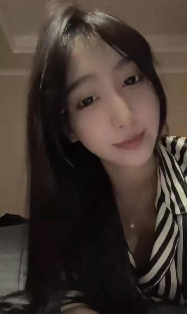 消失大半年！全网最清纯漂亮9.5分超美女神-泡泡咕 7.25又复出了-1 泡泡咕_20230725_215753