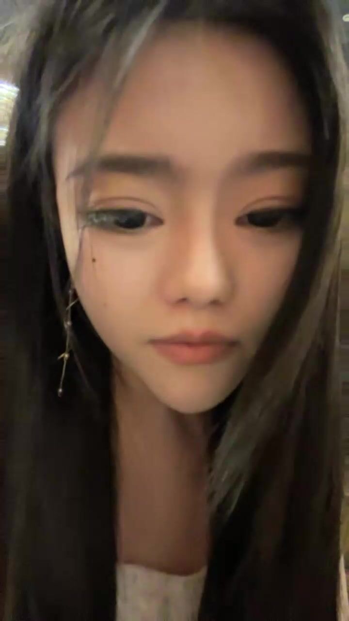 新片速递探花山鸡哥 高价约炮大学毕业不久的无业少女做爱配合任何姿势下面水多啪啪响适合调教