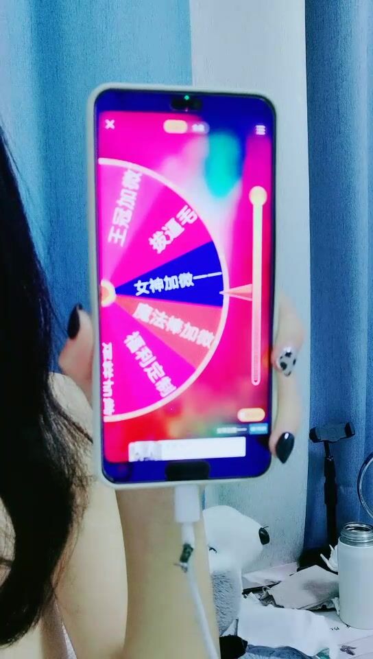 长相超级可爱，满头黑丝的长发妹妹，热舞诱惑超级粉嫩小蝴蝶逼